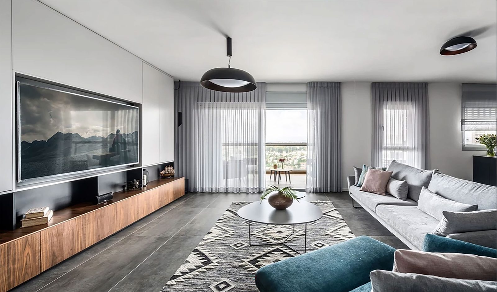 Modern living room with custom media wall — Xpert project